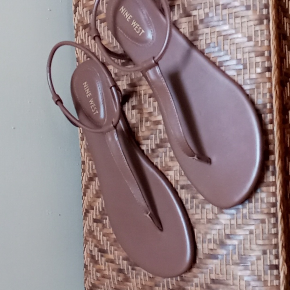 New Nine West Thong Sandals - Brown Sz 11